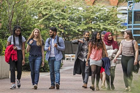 where do queen mary students live